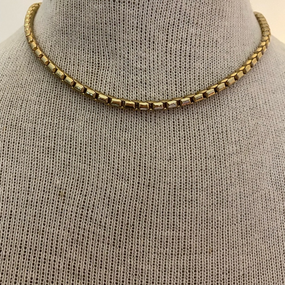 Gorgeous gold color necklace.